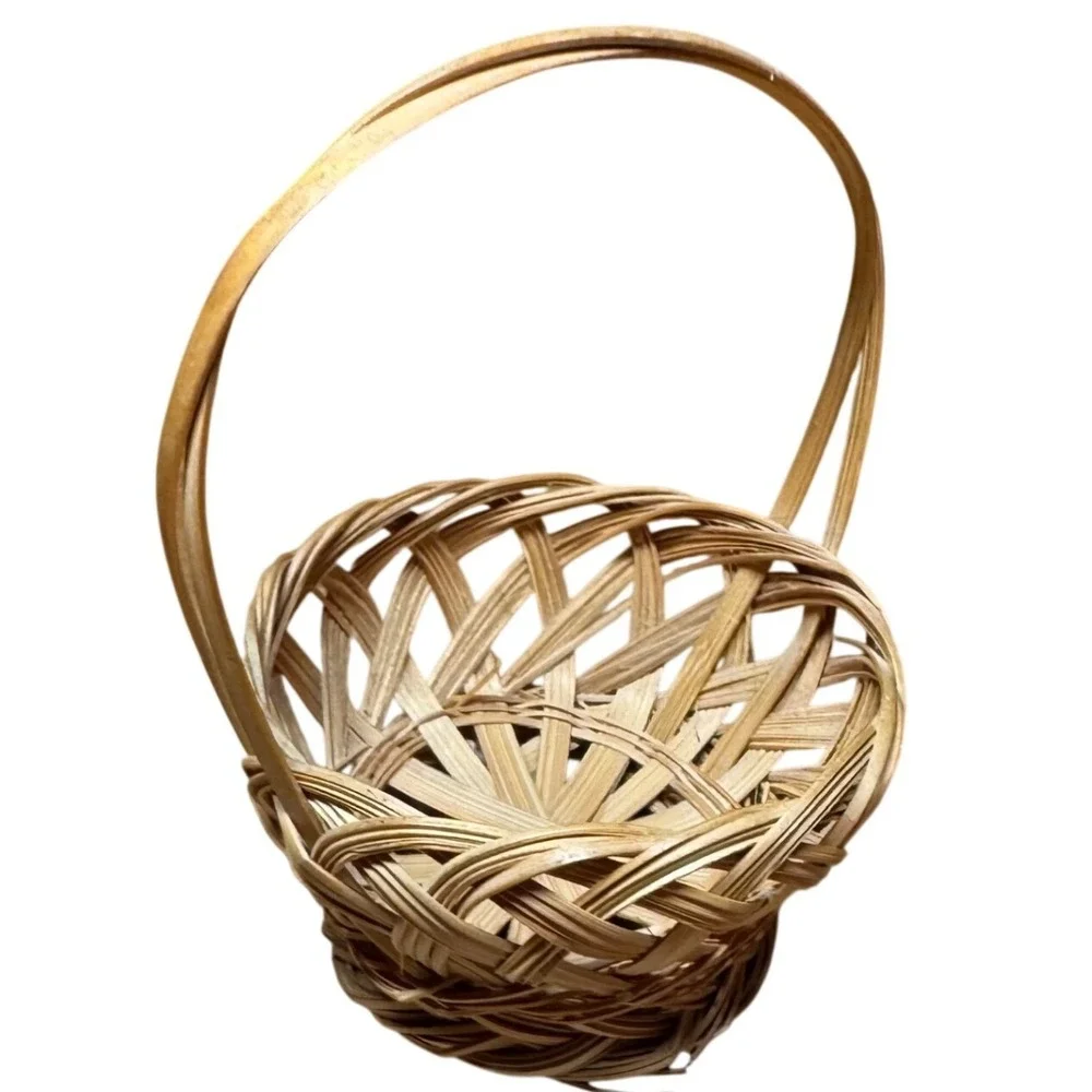 Miniature Woven Wicker Basket with Handle Natural Wood Tiny Dollhouse Decor 2in
